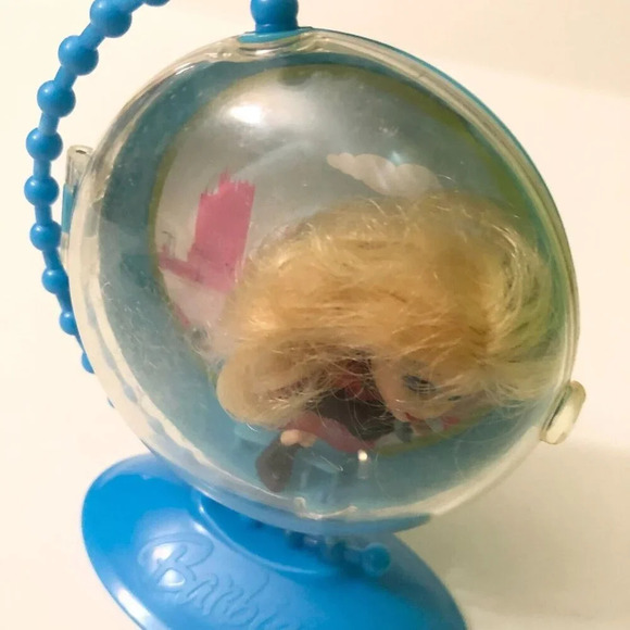 Barbie Peek A Boo Petites Doll Lea of London Girls of the World - Picture 16 of 16